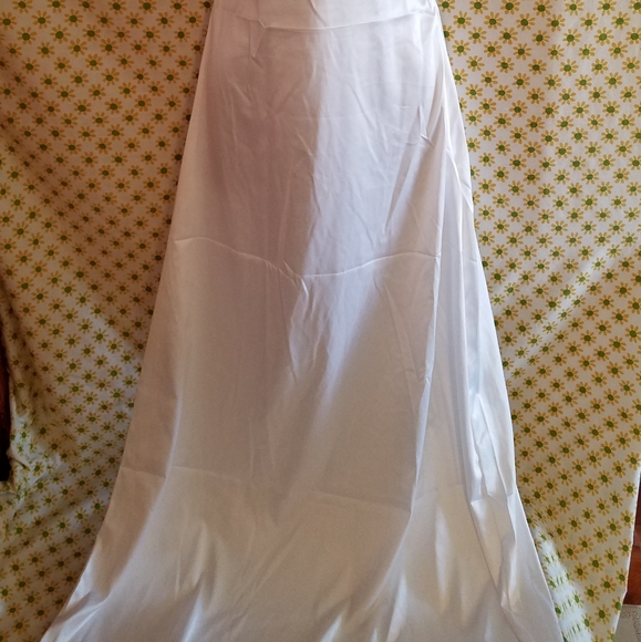 Sleeveless V-Neck Maxi Dress in Ivory - Picture 4 of 9